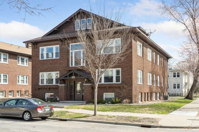 Building Photo - 3351 Dupont Ave S