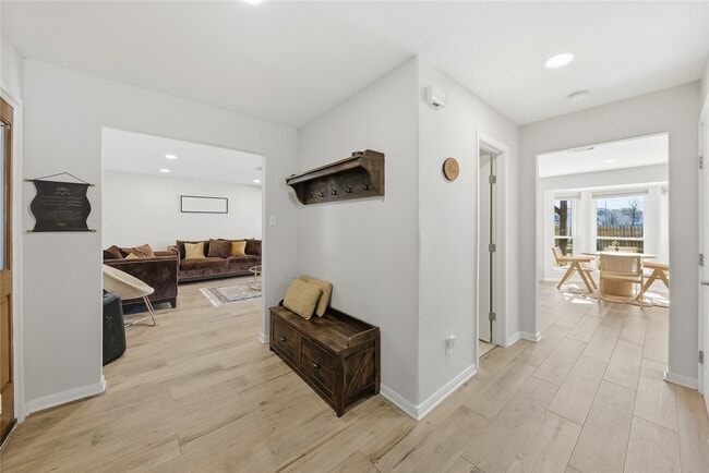 Building Photo - 6014 Walkabout Way