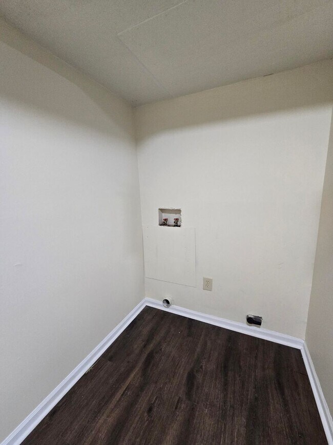 Building Photo - 3606 Medical Dr