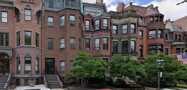 Foto del edificio - 228 Commonwealth Ave