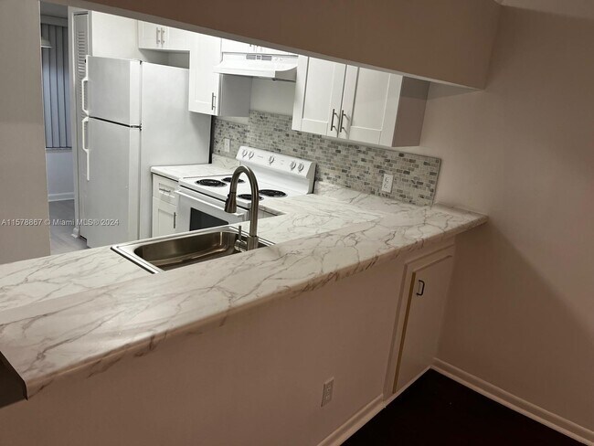Building Photo - 1101 Coral Club Dr