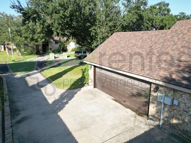 Foto del edificio - Beautiful Renovated like new 3b/2 bath hom...