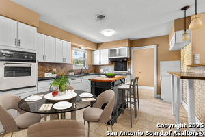 Foto del edificio - 4414 Tropical Dr