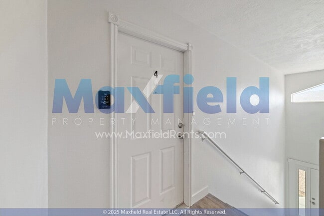 Building Photo - Upstairs Unit -3BD 2BA Unit Near Costco and High School
