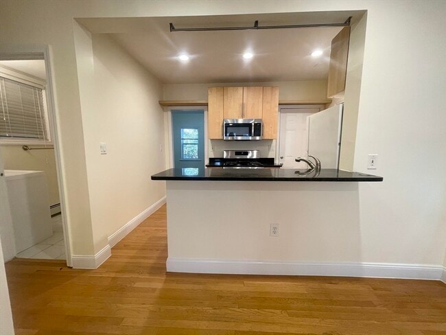 Building Photo - 13 Howard St