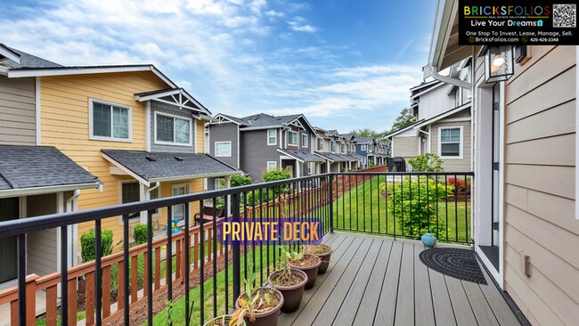Foto del edificio - Modern Living in Gated Sunridge | 3Bed End-Unit Townhome