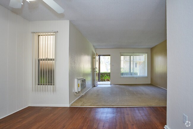 Pacific Pointe Apartments Tustin, CA