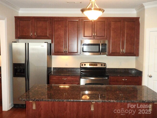 Building Photo - 6532 Fieldstone Manor Dr