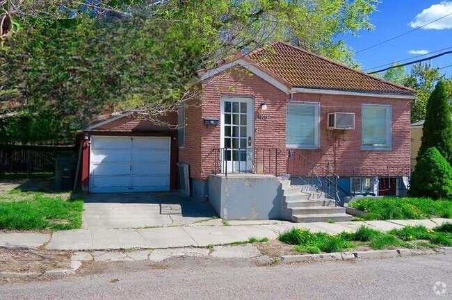Building Photo - 1037 E Lander St