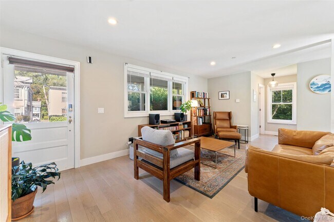 Foto del edificio - 22 E Clinton Ave