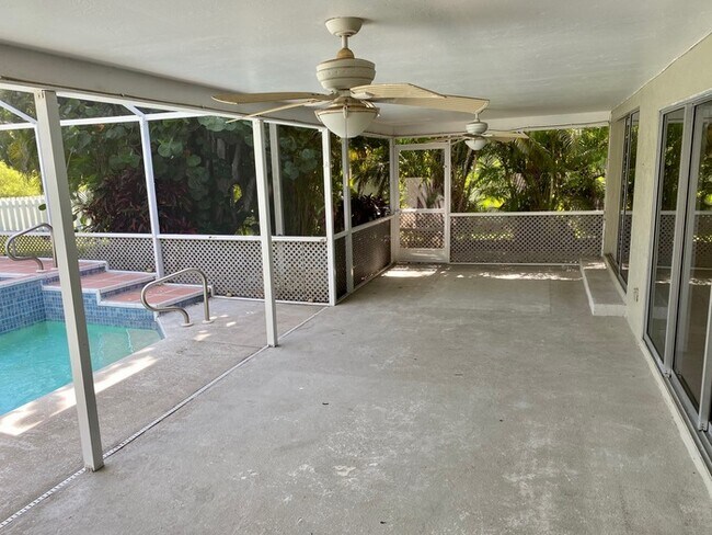 Foto del edificio - SE Cape Coral Single Family Pool Home