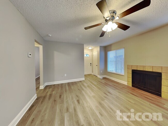 Foto del edificio - 1455 Marigold Dr