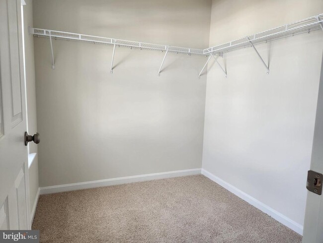 Building Photo - 212 Caterpillar Dr