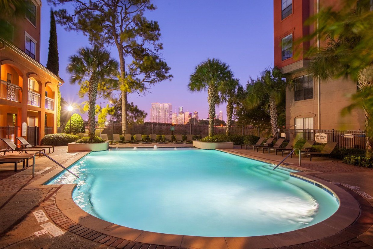 Primary Photo - This 2 BR Shines