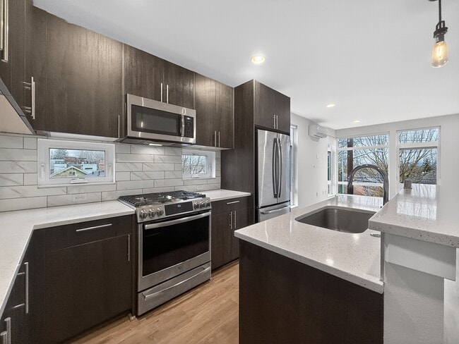 Building Photo - 2013 15th Ave S