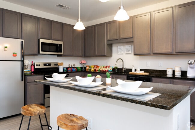 Interior Photo - 10 Newbridge Apartments