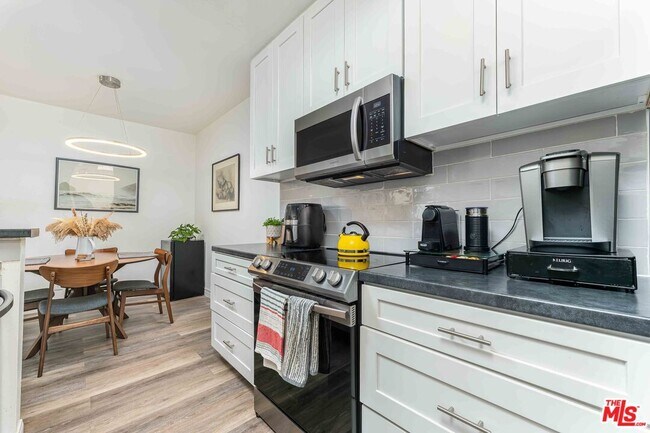 Foto del edificio - 8535 W Knl Dr
