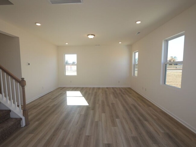Building Photo - 5 Bedroom Single Family Home in Concord