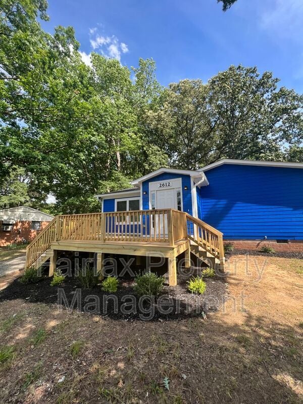 Photo - 2612 Owen St House