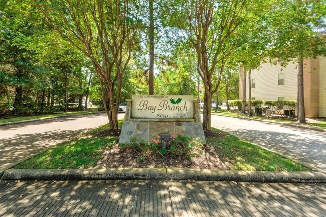 Foto del edificio - 8051 Bay Branch Dr