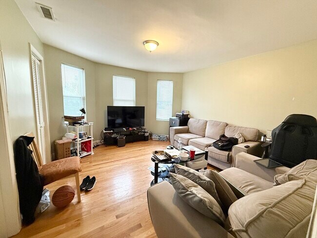 Building Photo - 3977 Washington St