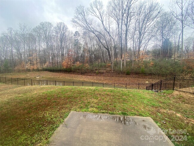 Building Photo - 3857 Streamside Dr
