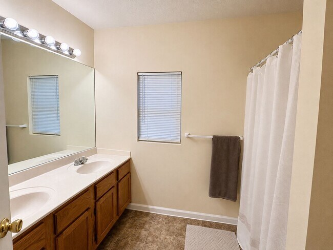 Foto del edificio - 424 Woodland Ave