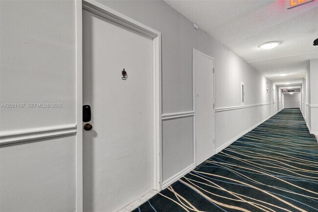 Building Photo - 3725 S Ocean Dr