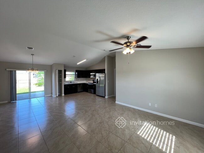 Building Photo - 426 NW Airoso Blvd
