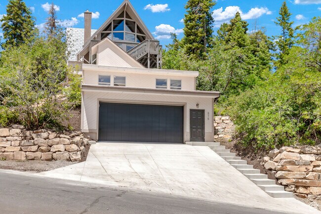 Foto del edificio - 575 Upper Evergreen Dr