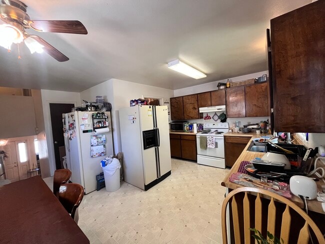 Building Photo - 879 W 2000 N