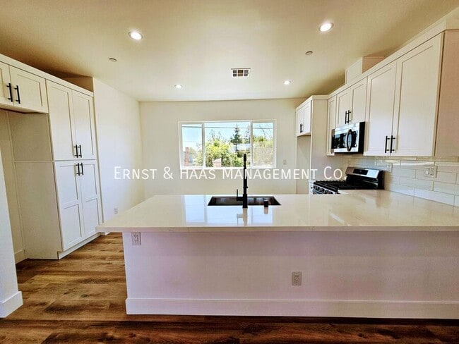 Building Photo - 5016 N Bentree Cir