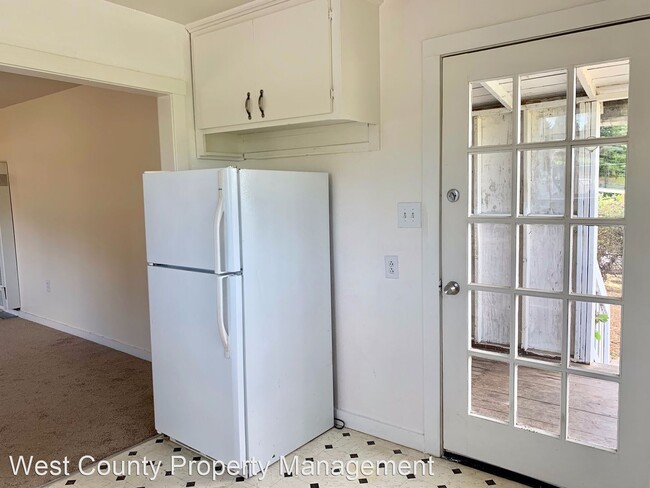 Foto del edificio - 2 br, 1 bath House - 4607 Gravenstein Hwy. N.