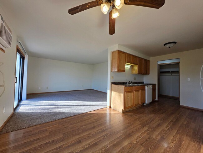 Foto del edificio - Noble Estates |