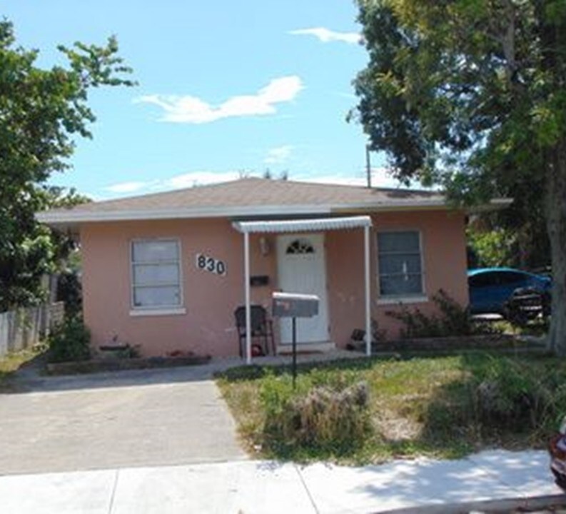Lake Worth Property Package Apartments 830 S M St Lake Worth, FL
