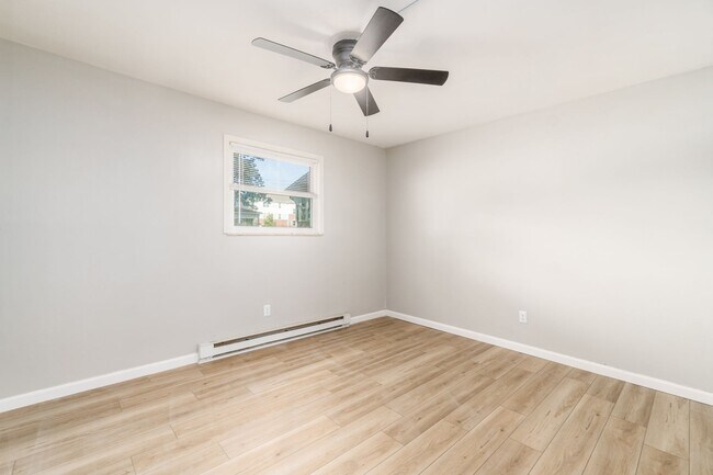 Foto del edificio - 721 Reinhard Ave