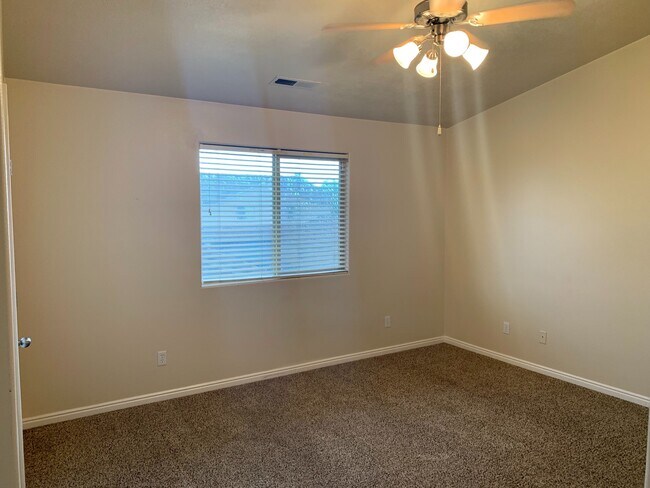 Foto del edificio - Skyhawk Townhome