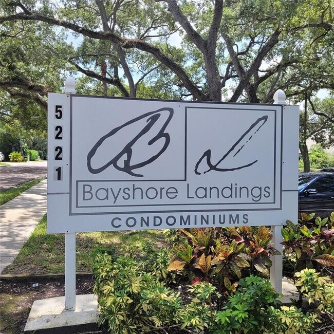 Building Photo - 5221 Bayshore Blvd