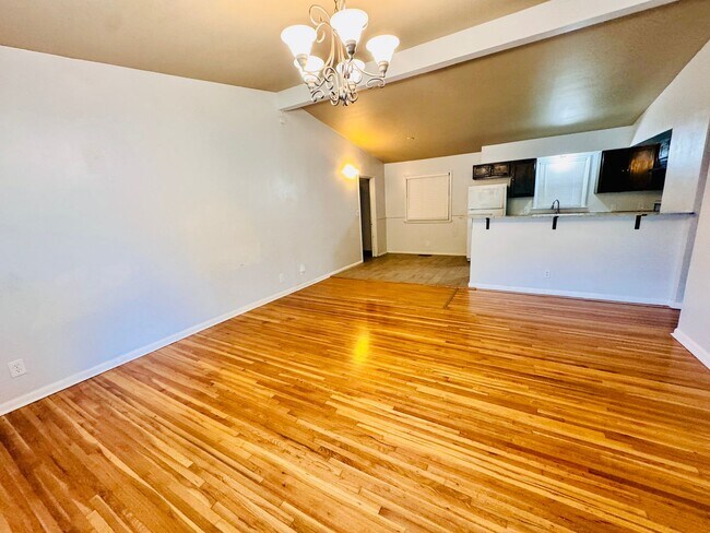 Foto del edificio - 5519 N Garrison Pl
