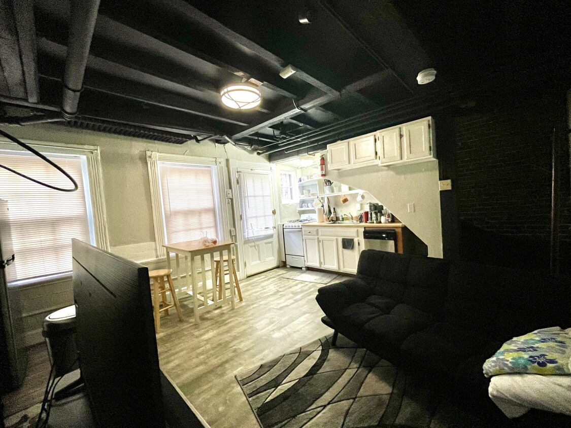 Primary Photo - 2 Champney Pl