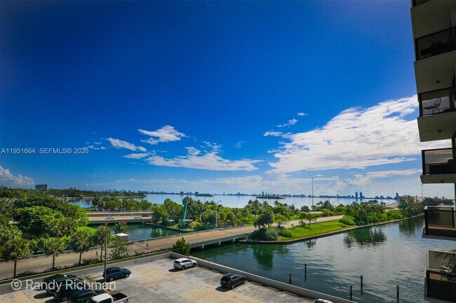 Building Photo - 600 NE 36th St