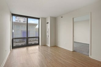Building Photo - 1257 S Michigan Ave