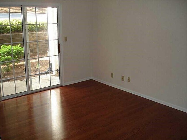 Foto del edificio - 2955 7 Pines Ct