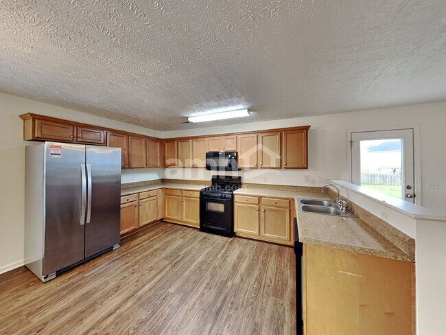 Foto del edificio - 604 Blossom Hill Dr