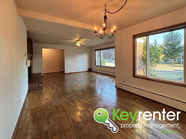 Foto del edificio - Charming 4-Bedroom Mid-Century Style Craft...