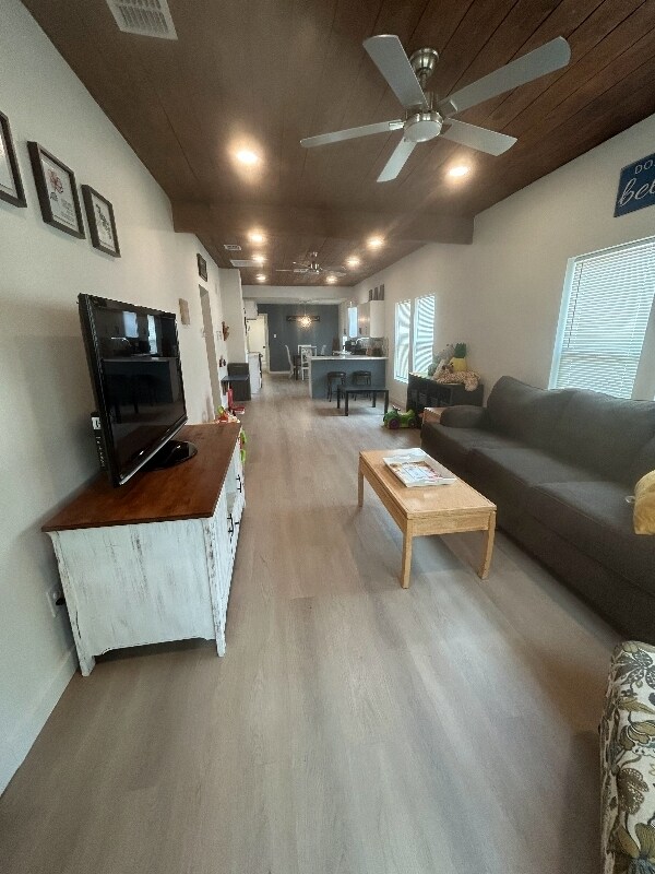 Foto del edificio - 3234 W Houston St