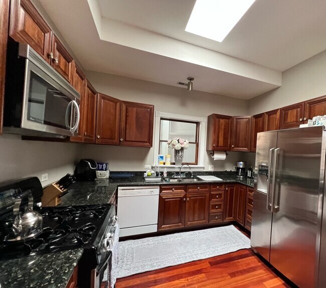Foto del edificio - 2125 W Potomac Ave