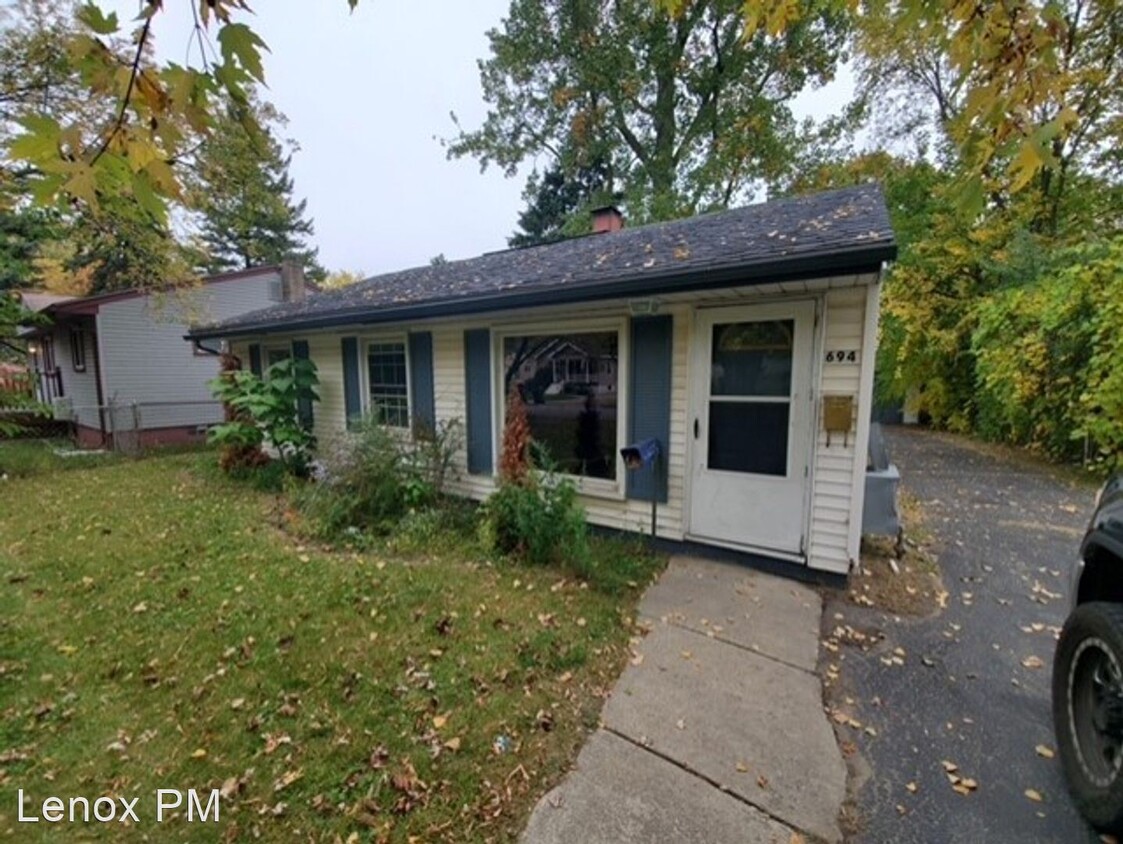 Foto principal - 3 br, 1 bath House - 694 Emerson Ave