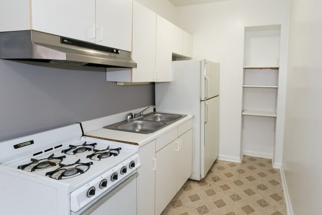 Building Photo - 5516 N Kenmore Ave