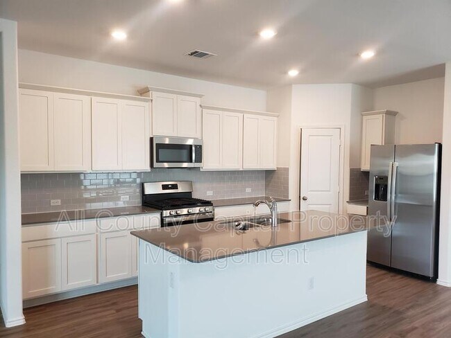 Foto del edificio - 5820 Bianca Dr